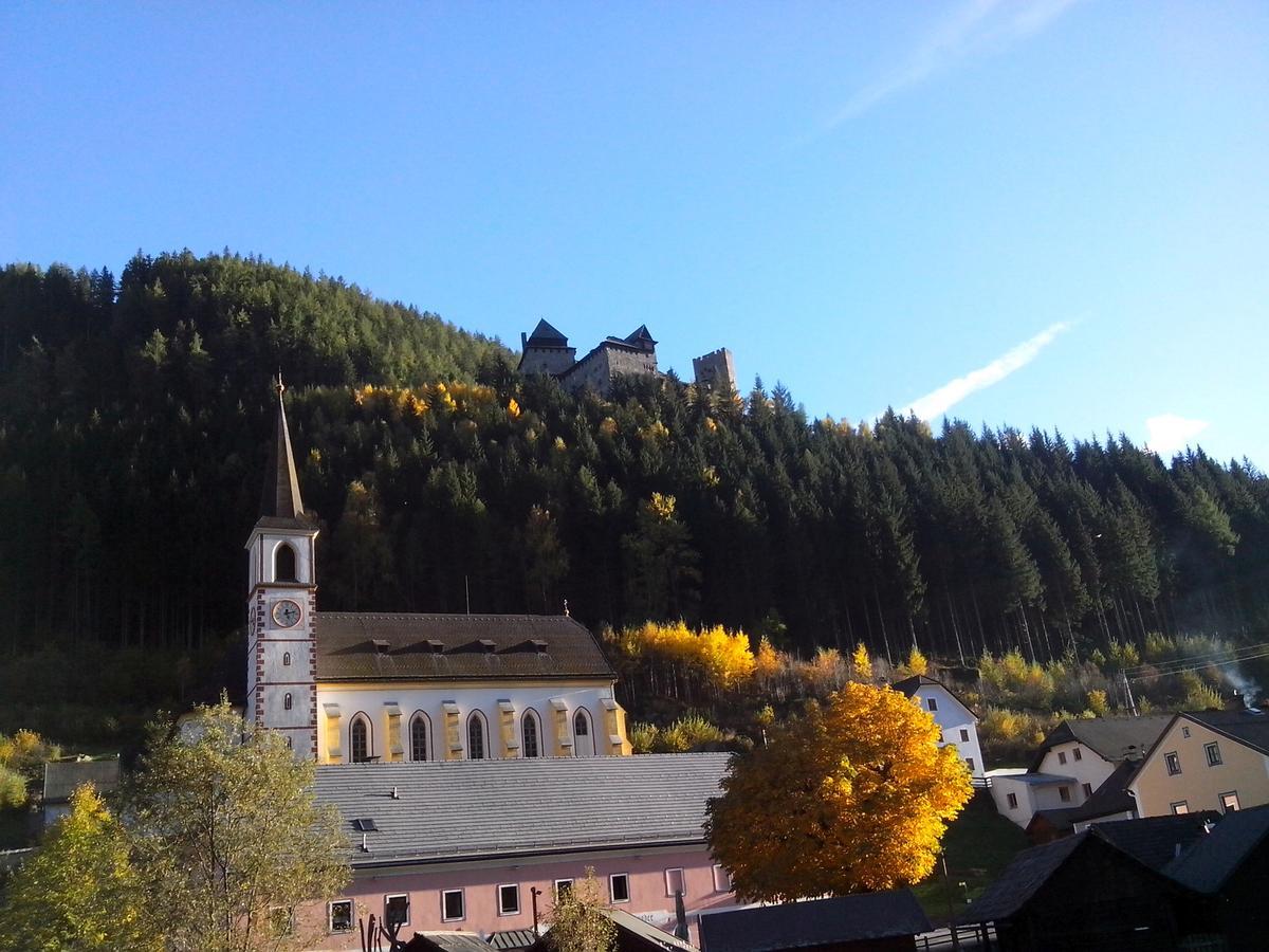 A Pousada Burg Finstergrun Ramingstein Exterior foto
