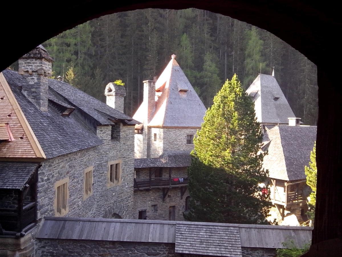 A Pousada Burg Finstergrun Ramingstein Exterior foto